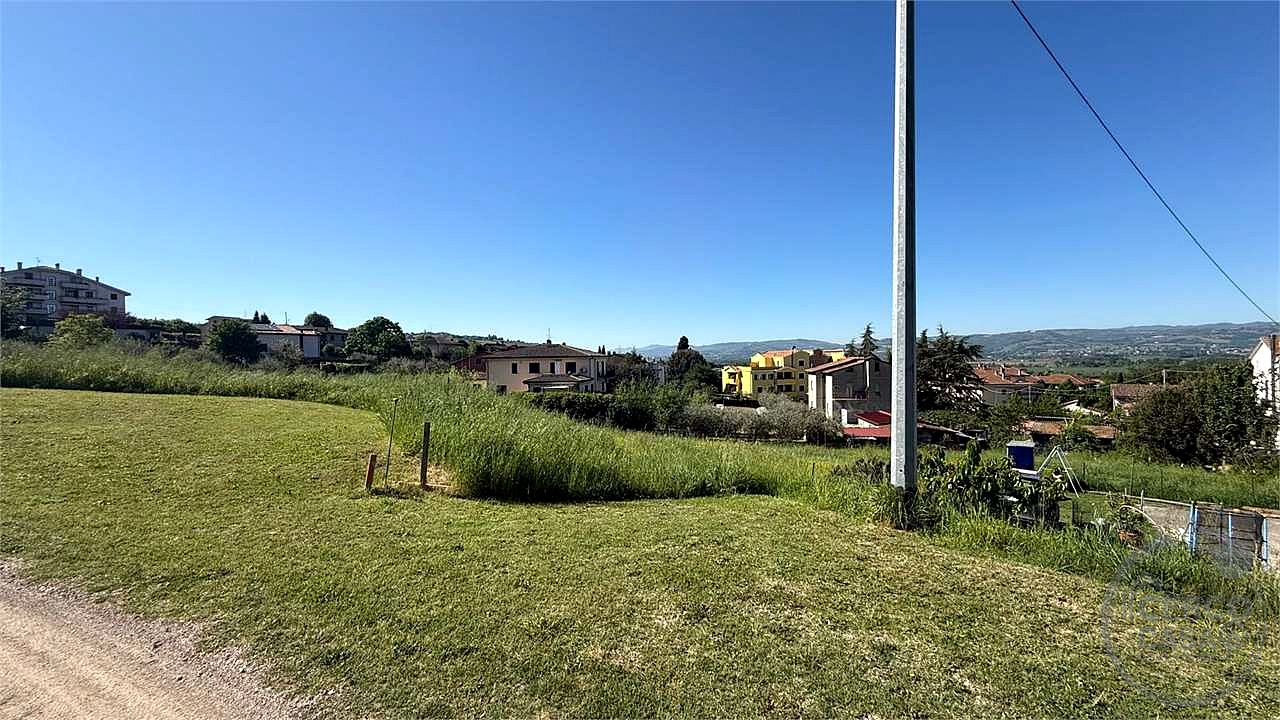 COLLEPEPE: TERRENO EDIFICABILE IN ZONA SERVITA