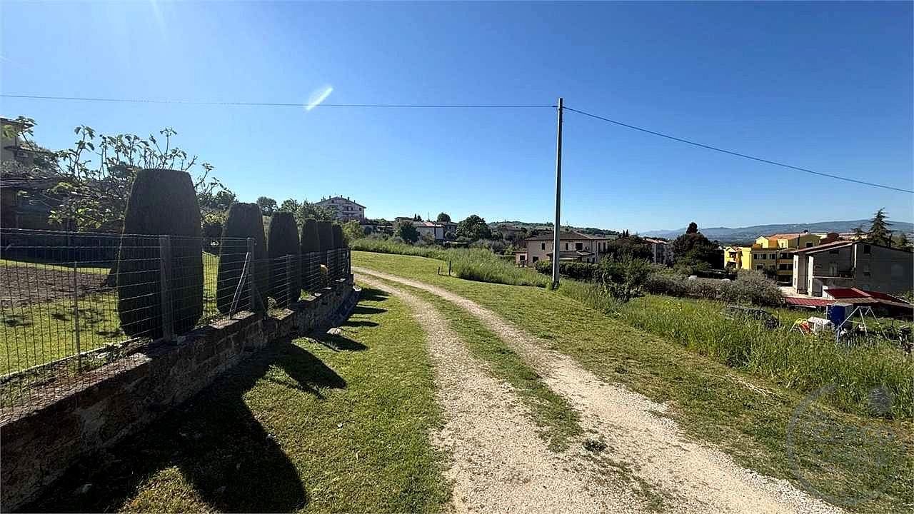 COLLEPEPE: TERRENO EDIFICABILE IN ZONA SERVITA
