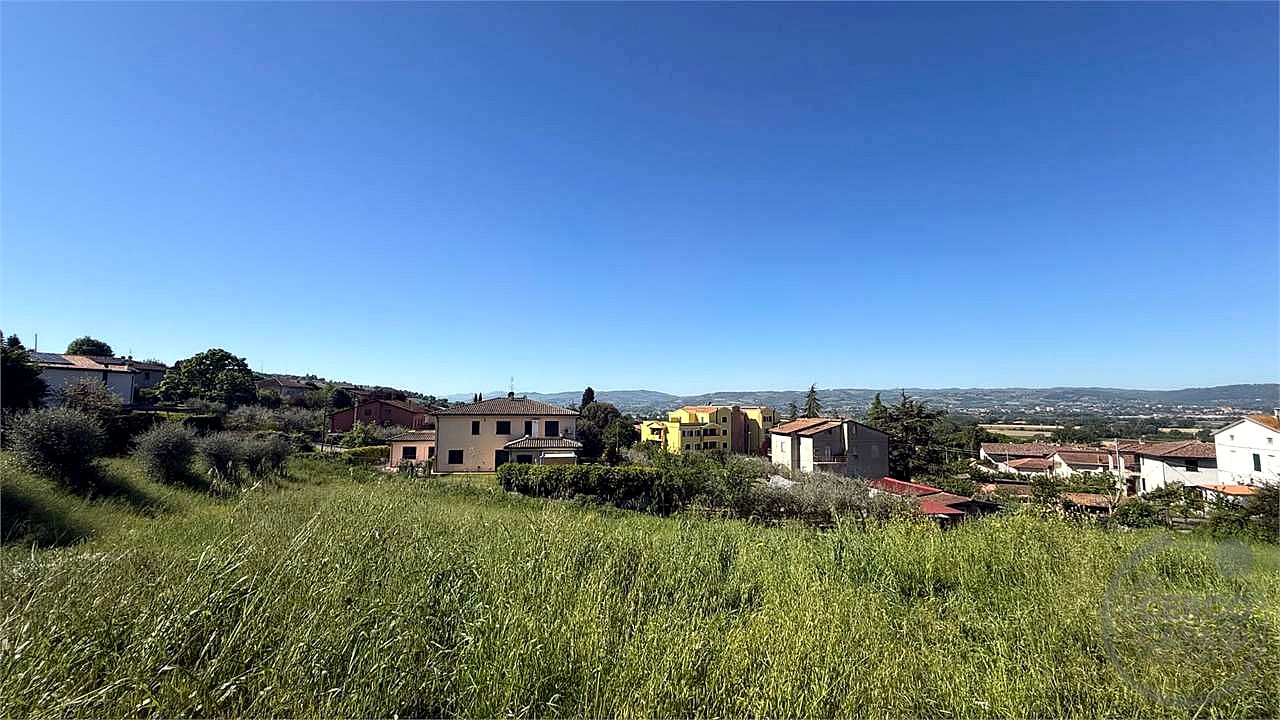 COLLEPEPE: TERRENO EDIFICABILE IN ZONA RESIDENZIALE