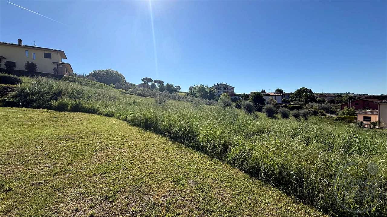 COLLEPEPE: TERRENO EDIFICABILE IN ZONA RESIDENZIALE