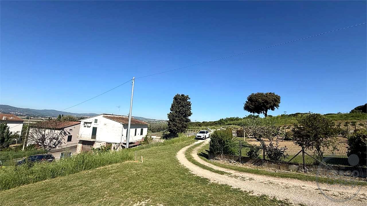 COLLEPEPE: TERRENO EDIFICABILE IN ZONA RESIDENZIALE