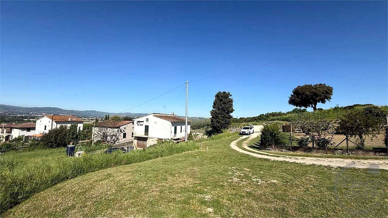 COLLEPEPE: TERRENO EDIFICABILE IN ZONA RESIDENZIALE