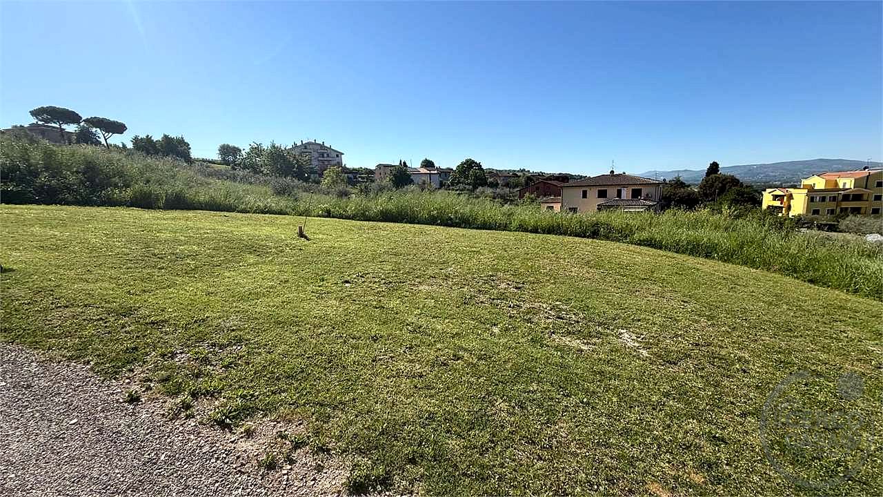 COLLEPEPE: TERRENO EDIFICABILE IN ZONA RESIDENZIALE
