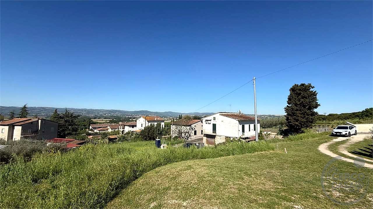 COLLEPEPE: TERRENO EDIFICABILE IN ZONA RESIDENZIALE
