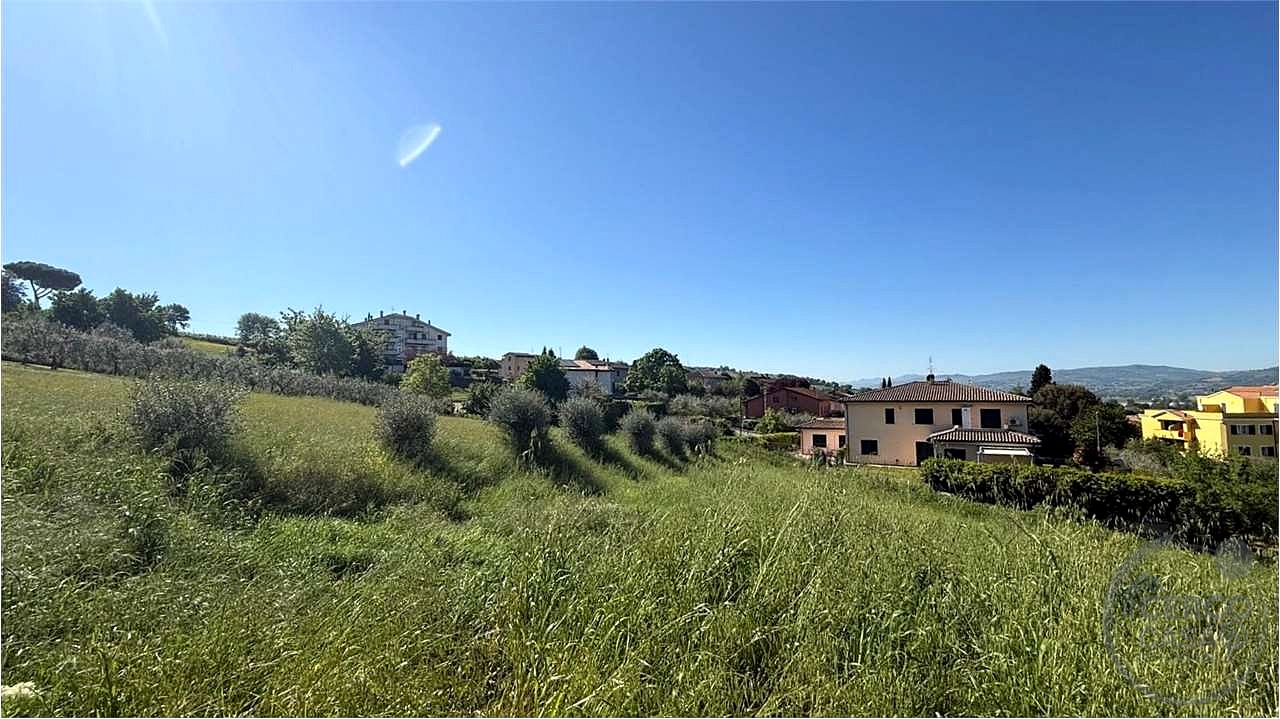 COLLEPEPE: TERRENO EDIFICABILE IN ZONA RESIDENZIALE