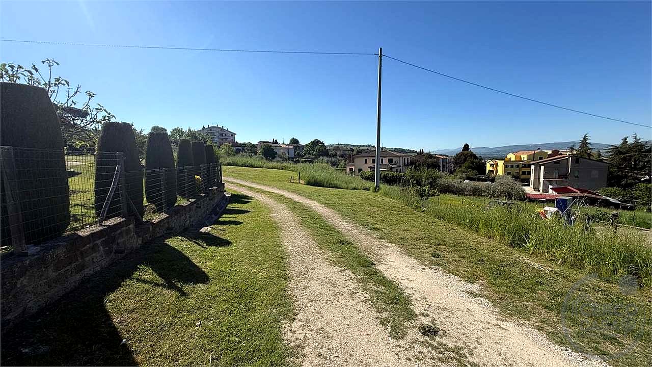 COLLEPEPE: TERRENO EDIFICABILE IN ZONA RESIDENZIALE