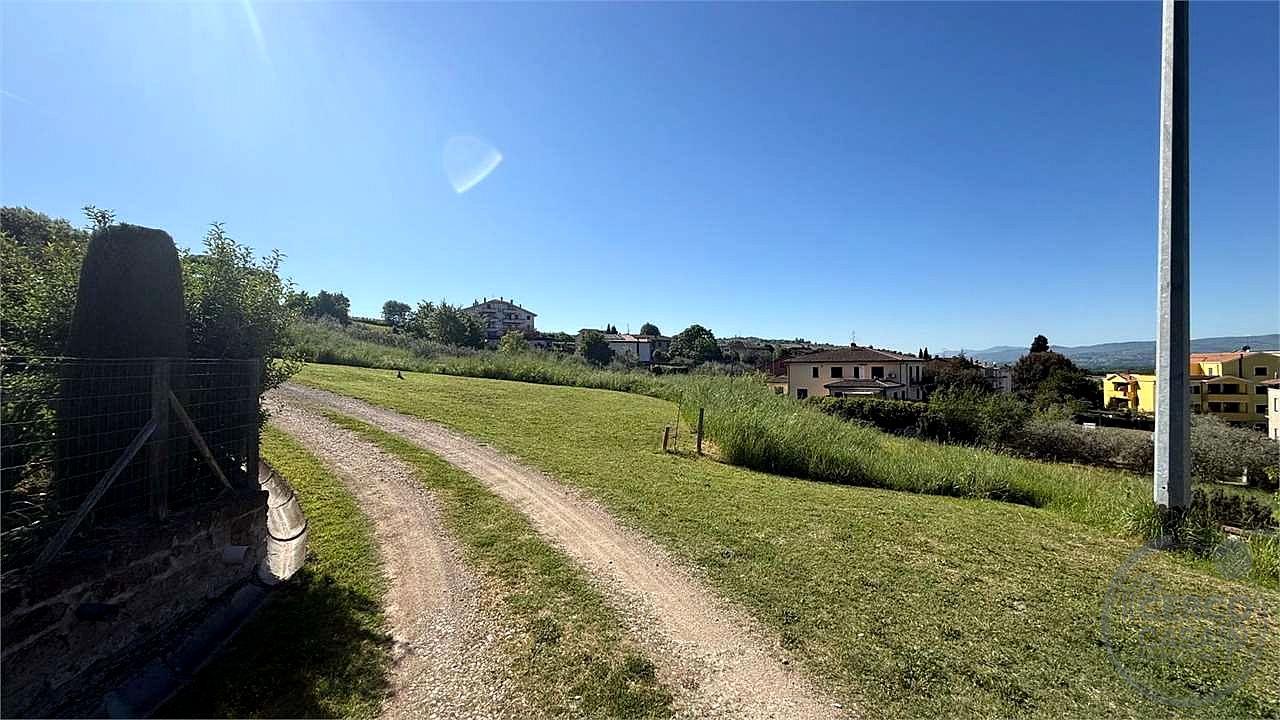 COLLEPEPE: AMPIO TERRENO EDIFICABILE PANORAMICO