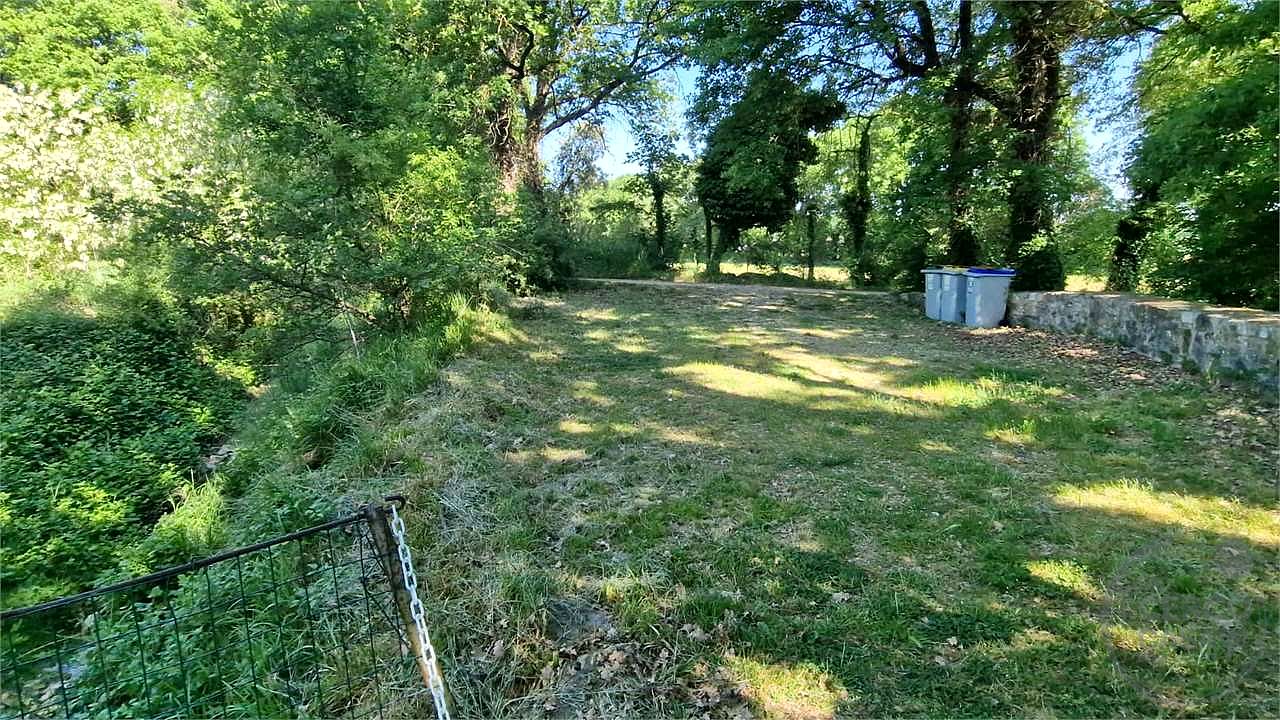 TODI - PIAN DI SAN MARTINO: CASALE CON TERRENO CIRCOSTANTE