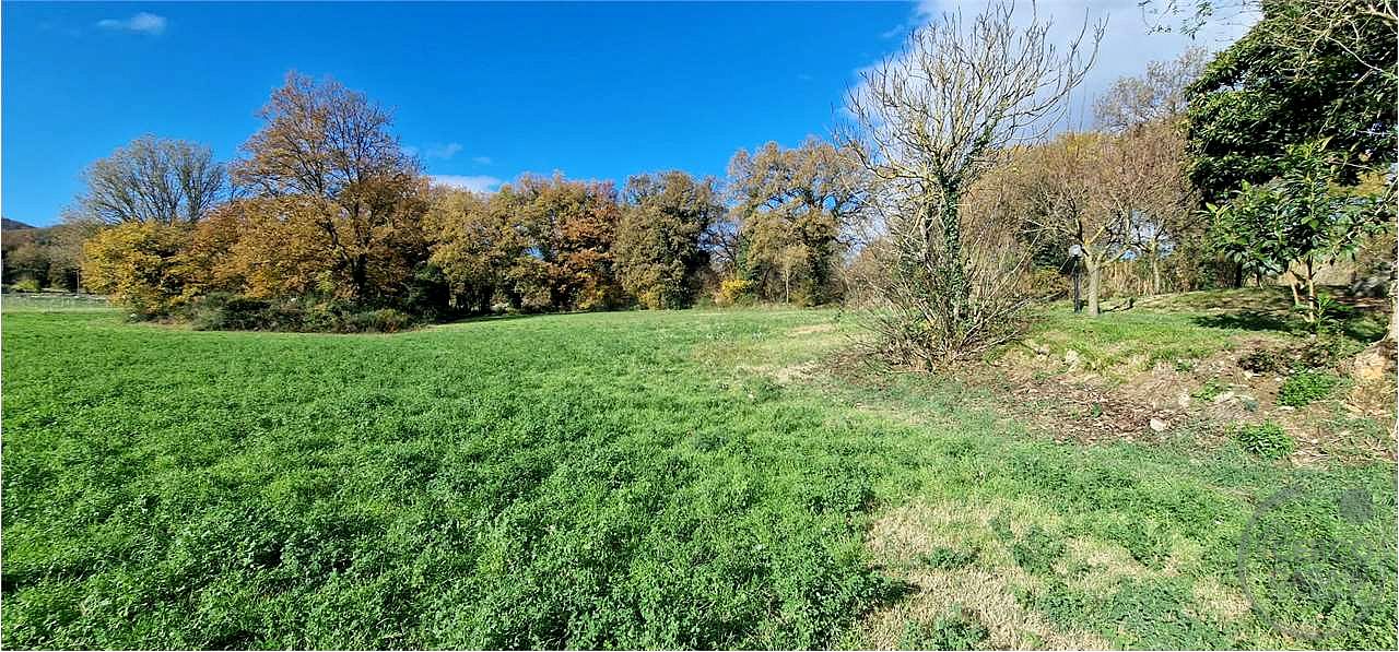 TODI - PIAN DI SAN MARTINO: CASALE CON TERRENO CIRCOSTANTE