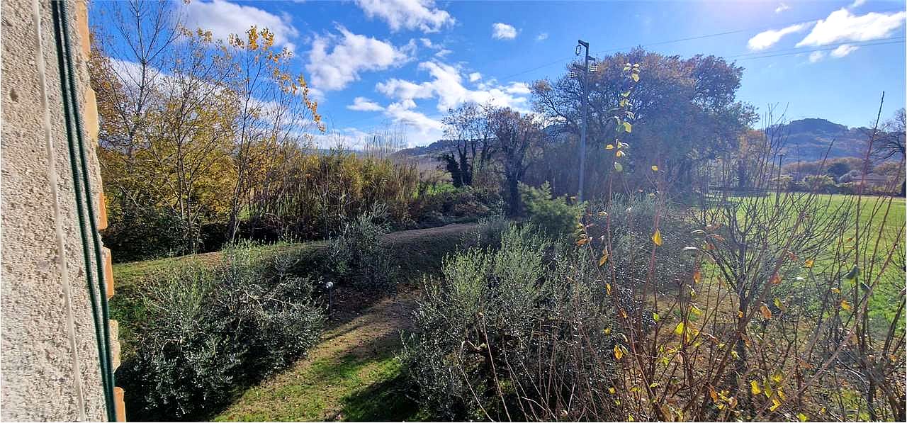 TODI - PIAN DI SAN MARTINO: CASALE CON TERRENO CIRCOSTANTE