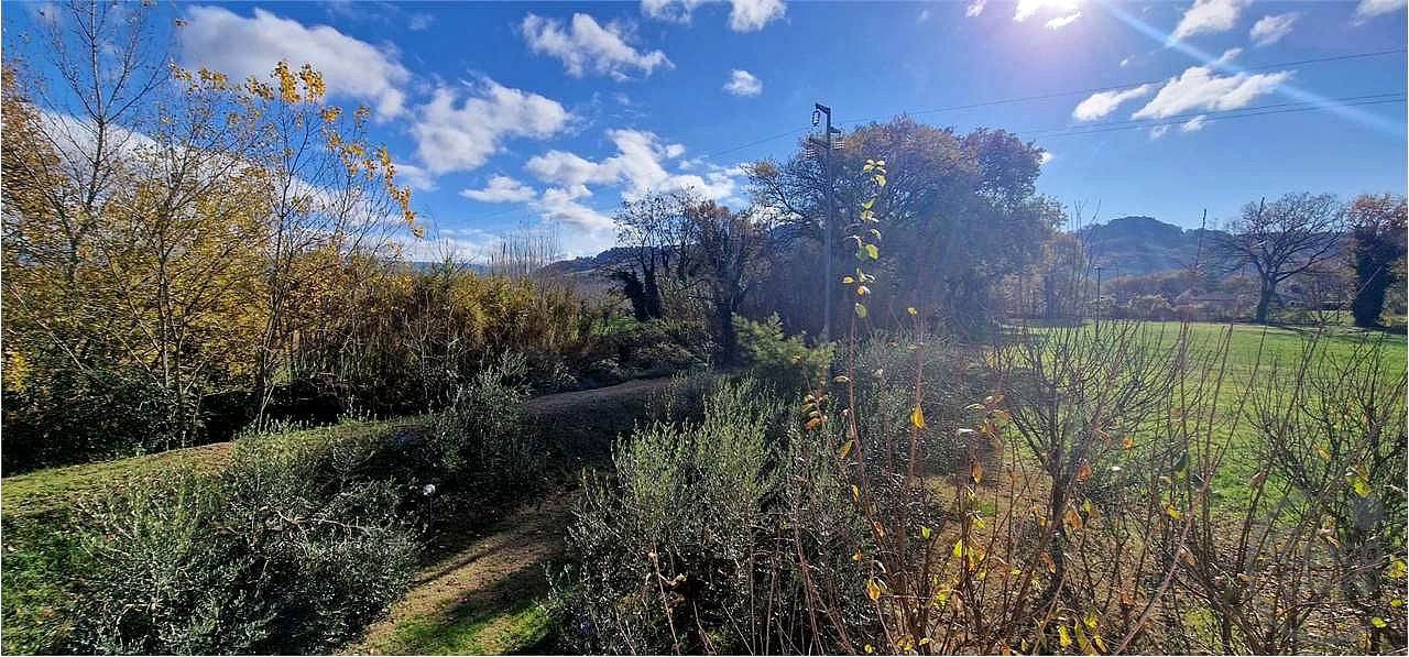 TODI - PIAN DI SAN MARTINO: CASALE CON TERRENO CIRCOSTANTE