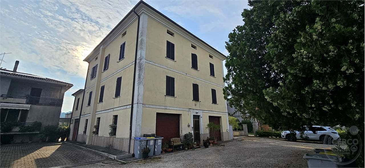 TODI – PANTALLA : APPARTAMENTO IN CASA SINGOLA