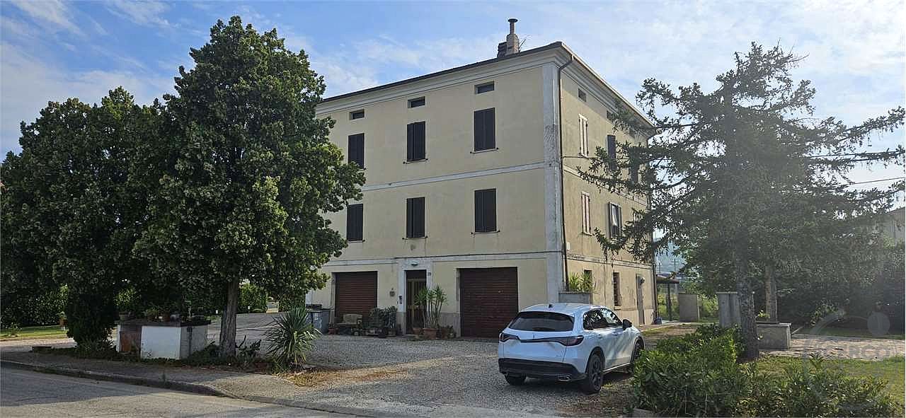 TODI – PANTALLA : APPARTAMENTO IN CASA SINGOLA