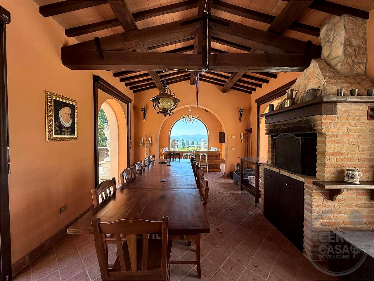 GUALDO CATTANEO - SAN TERENZIANO: SPLENDIDA VILLA CON PISCINA