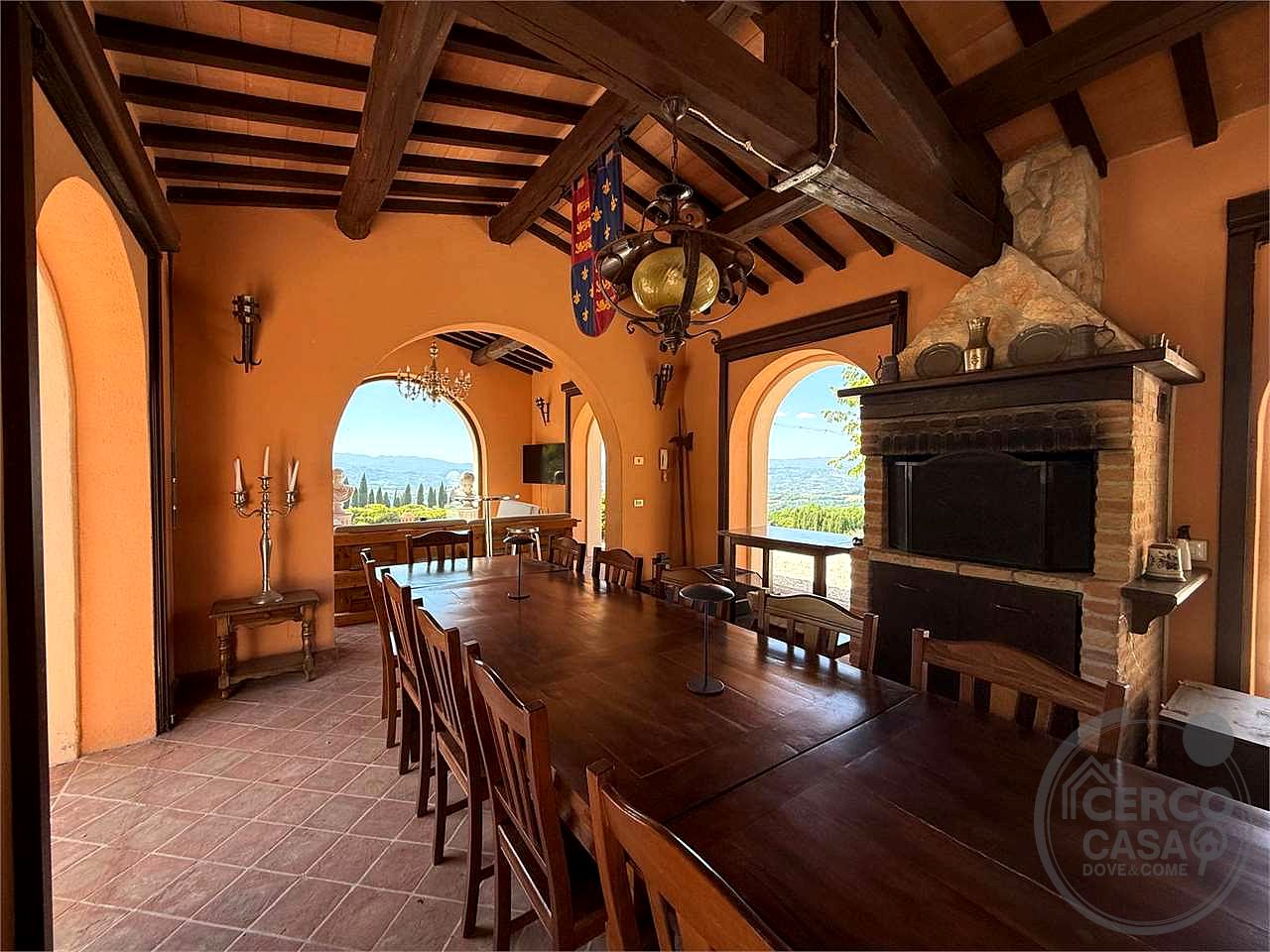 GUALDO CATTANEO - SAN TERENZIANO: SPLENDIDA VILLA CON PISCINA