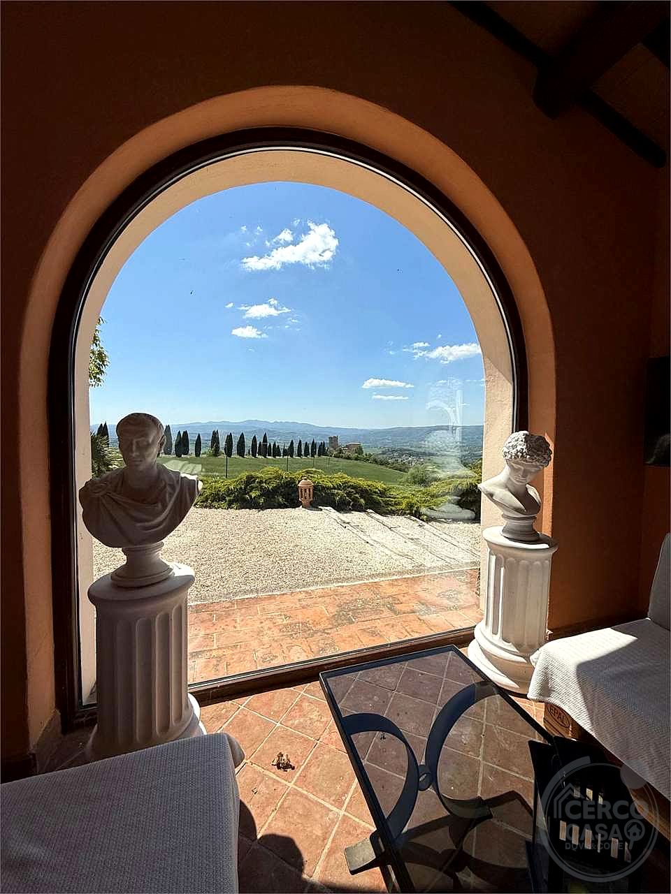 GUALDO CATTANEO - SAN TERENZIANO: SPLENDIDA VILLA CON PISCINA