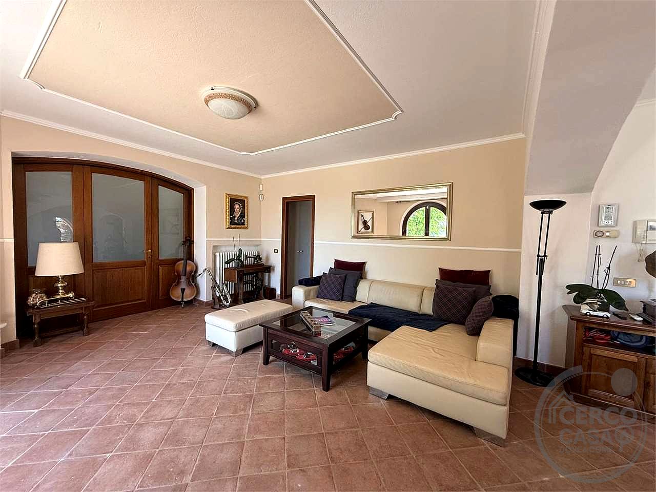 GUALDO CATTANEO - SAN TERENZIANO: SPLENDIDA VILLA CON PISCINA