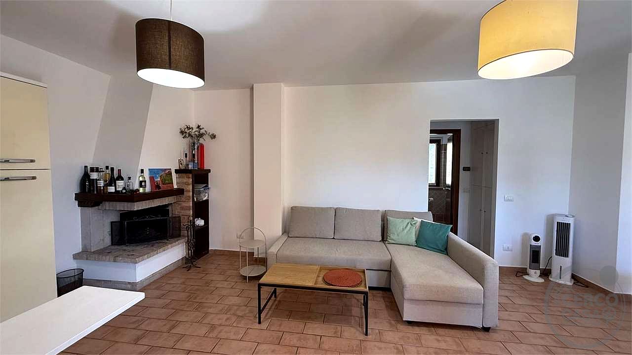 TODI - ROSCETO: APPARTAMENTO CON GIARDINO ESCLUSIVO