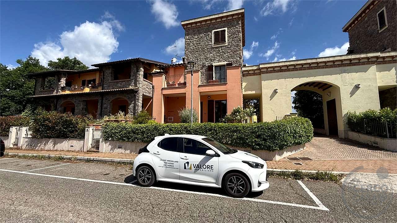 TODI - ROSCETO: APPARTAMENTO CON GIARDINO ESCLUSIVO