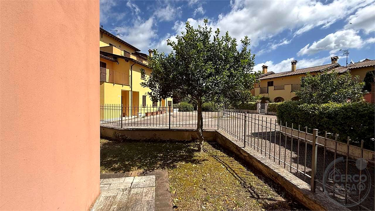 TODI - ROSCETO: APPARTAMENTO CON GIARDINO ESCLUSIVO