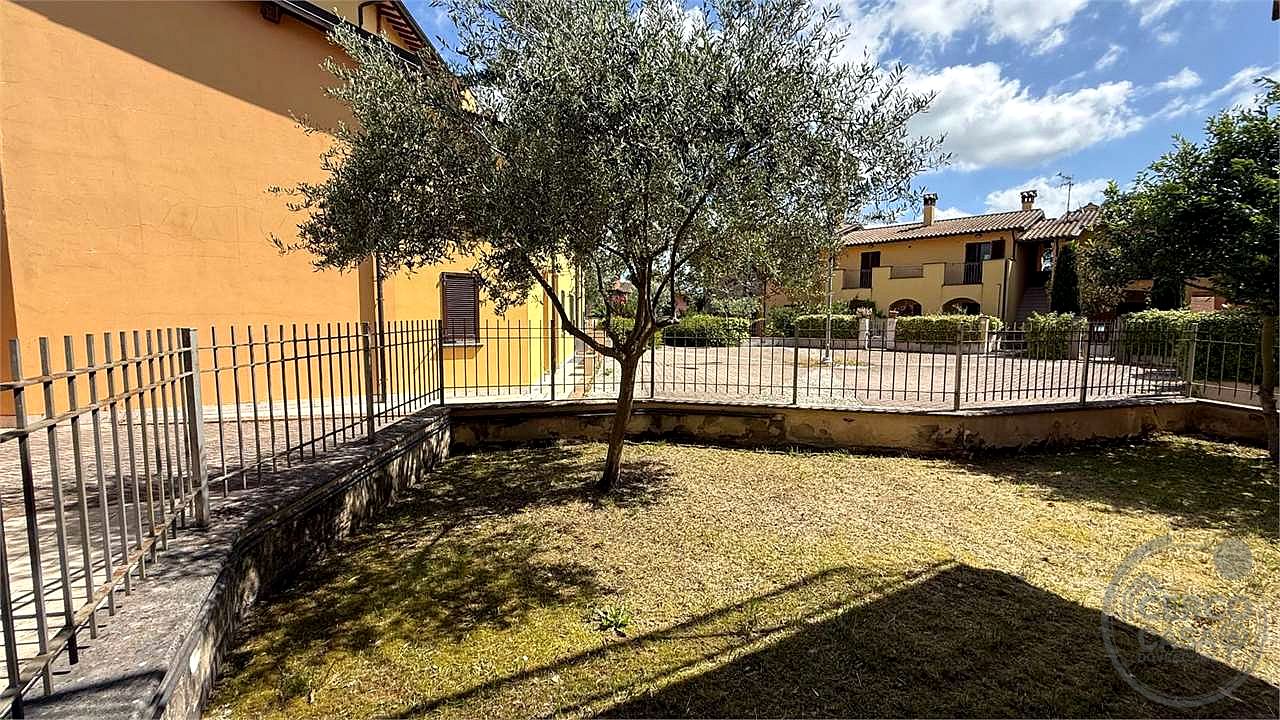 TODI - ROSCETO: APPARTAMENTO CON GIARDINO ESCLUSIVO
