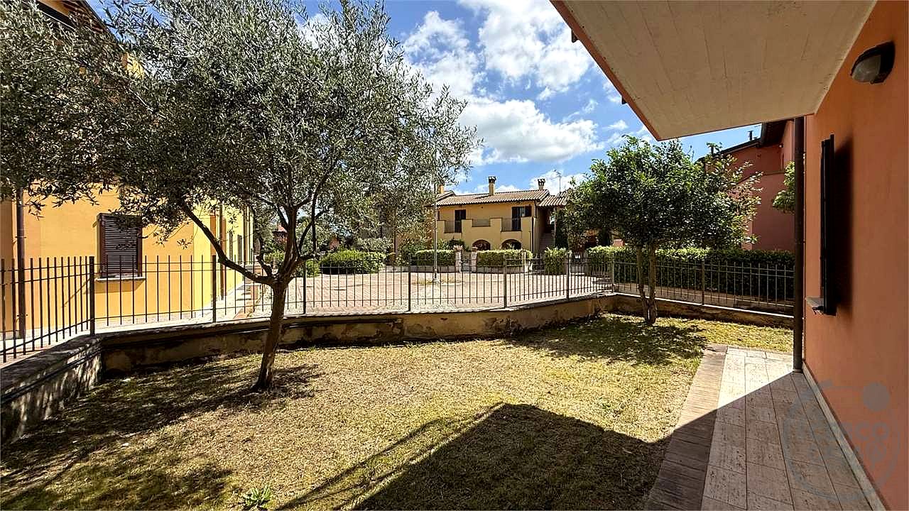 TODI - ROSCETO: APPARTAMENTO CON GIARDINO ESCLUSIVO