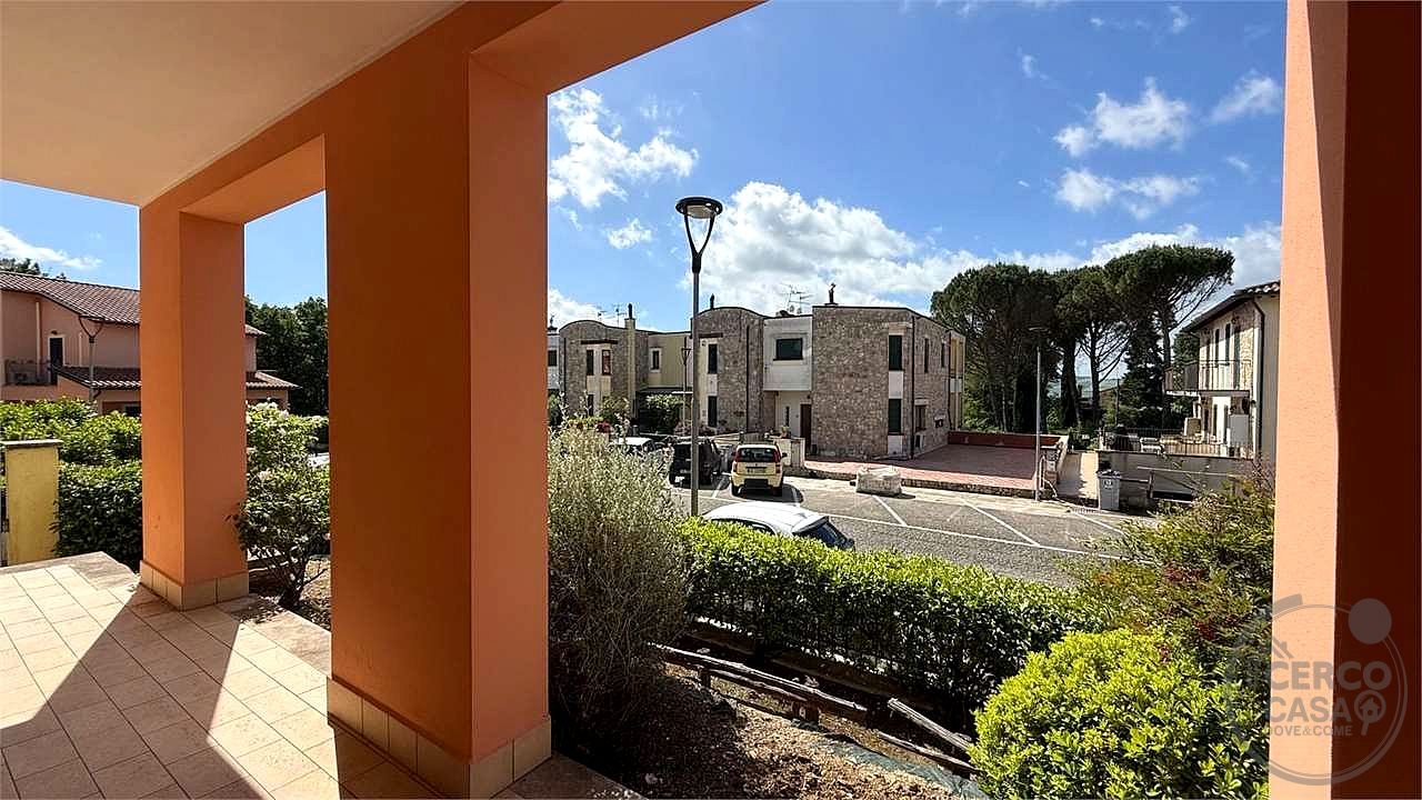 TODI - ROSCETO: APPARTAMENTO CON GIARDINO ESCLUSIVO