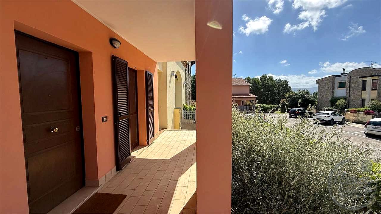 TODI - ROSCETO: APPARTAMENTO CON GIARDINO ESCLUSIVO