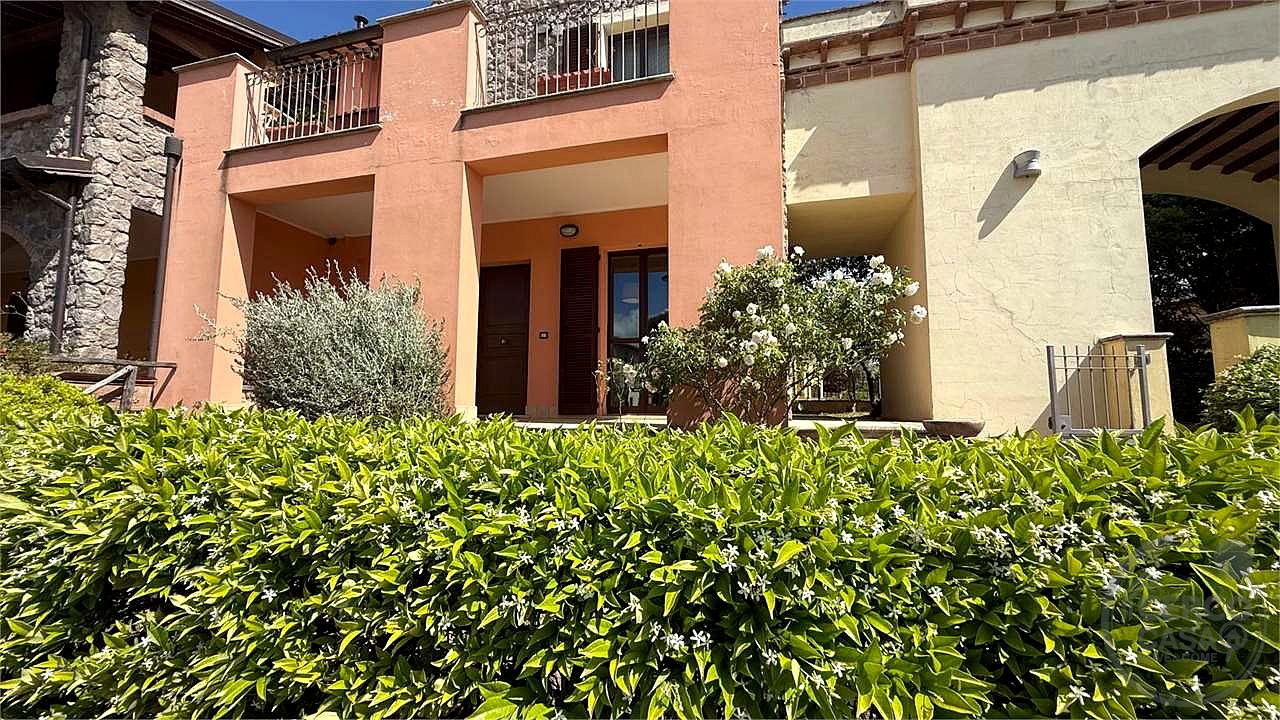 TODI - ROSCETO: APPARTAMENTO CON GIARDINO ESCLUSIVO