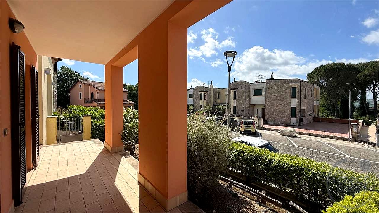 TODI - ROSCETO: APPARTAMENTO CON GIARDINO ESCLUSIVO