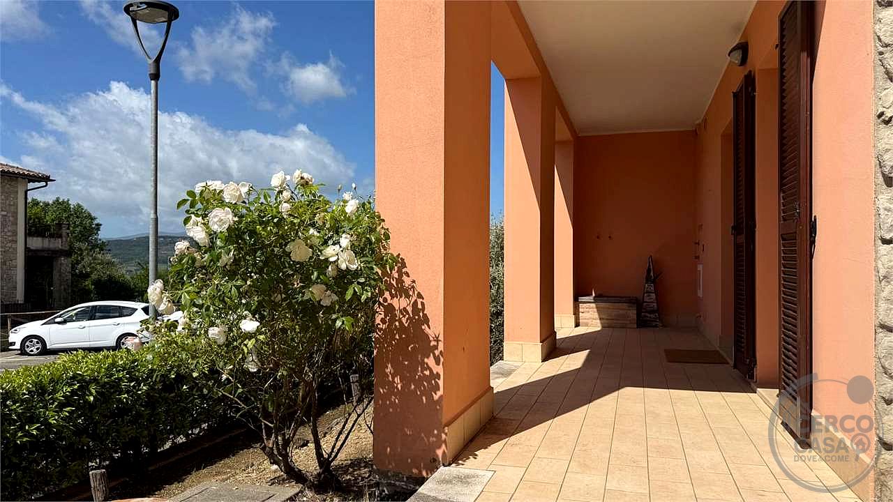 TODI - ROSCETO: APPARTAMENTO CON GIARDINO ESCLUSIVO