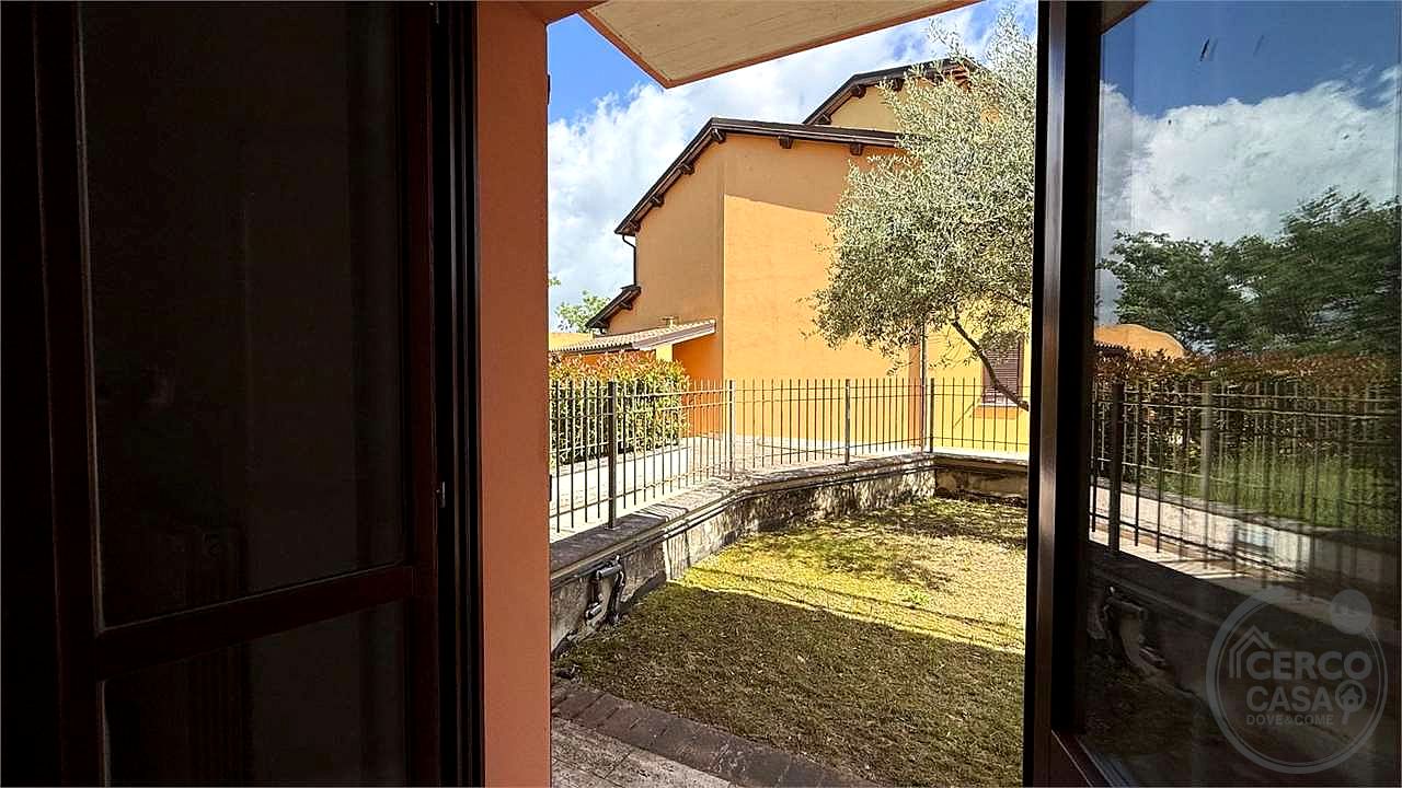 TODI - ROSCETO: APPARTAMENTO CON GIARDINO ESCLUSIVO