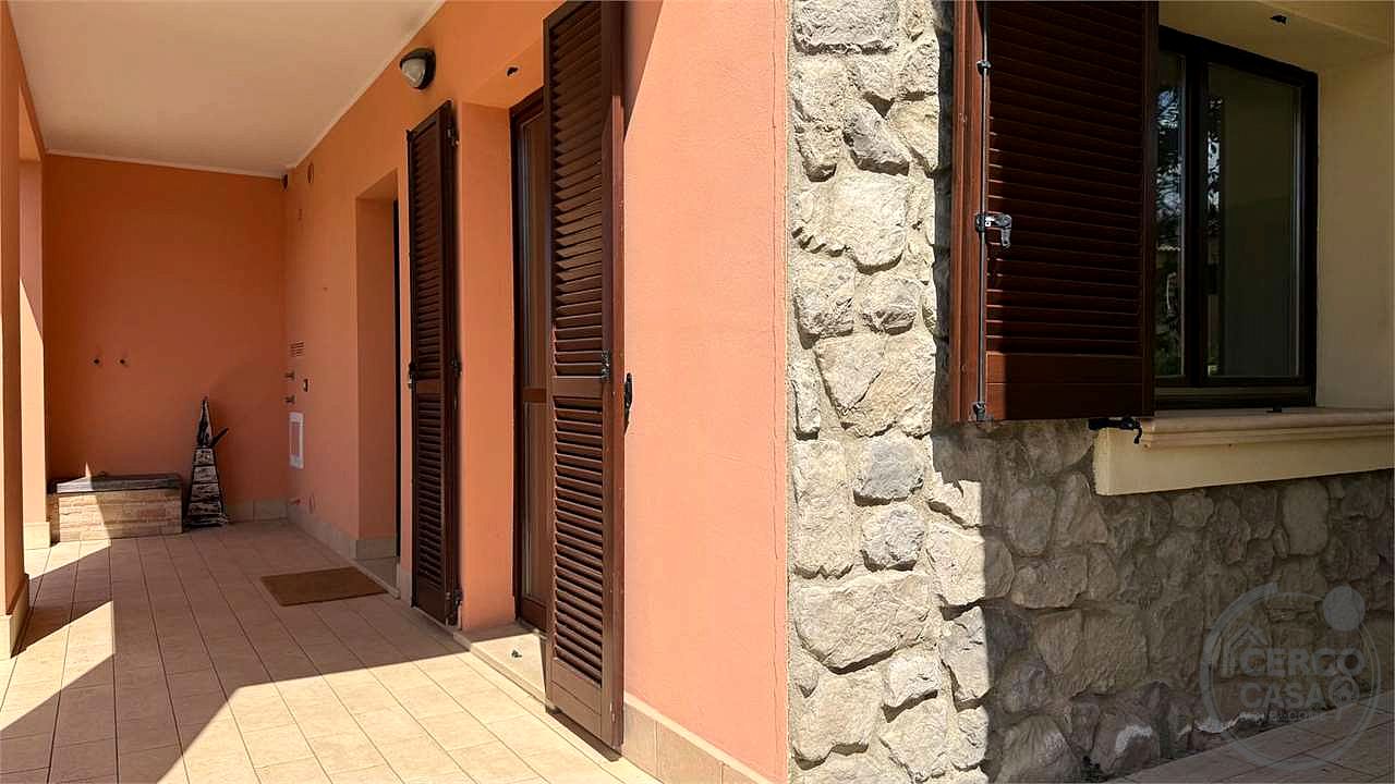 TODI - ROSCETO: APPARTAMENTO CON GIARDINO ESCLUSIVO