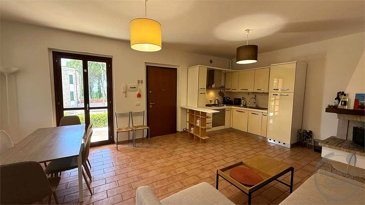 TODI - ROSCETO: APPARTAMENTO CON GIARDINO ESCLUSIVO