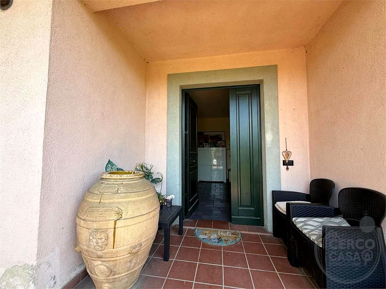 SPELLO - CAPITAN LORETO: VILLA CON DUE UNITA' ABITATIVE E TERRENO CIRCOSTANTE