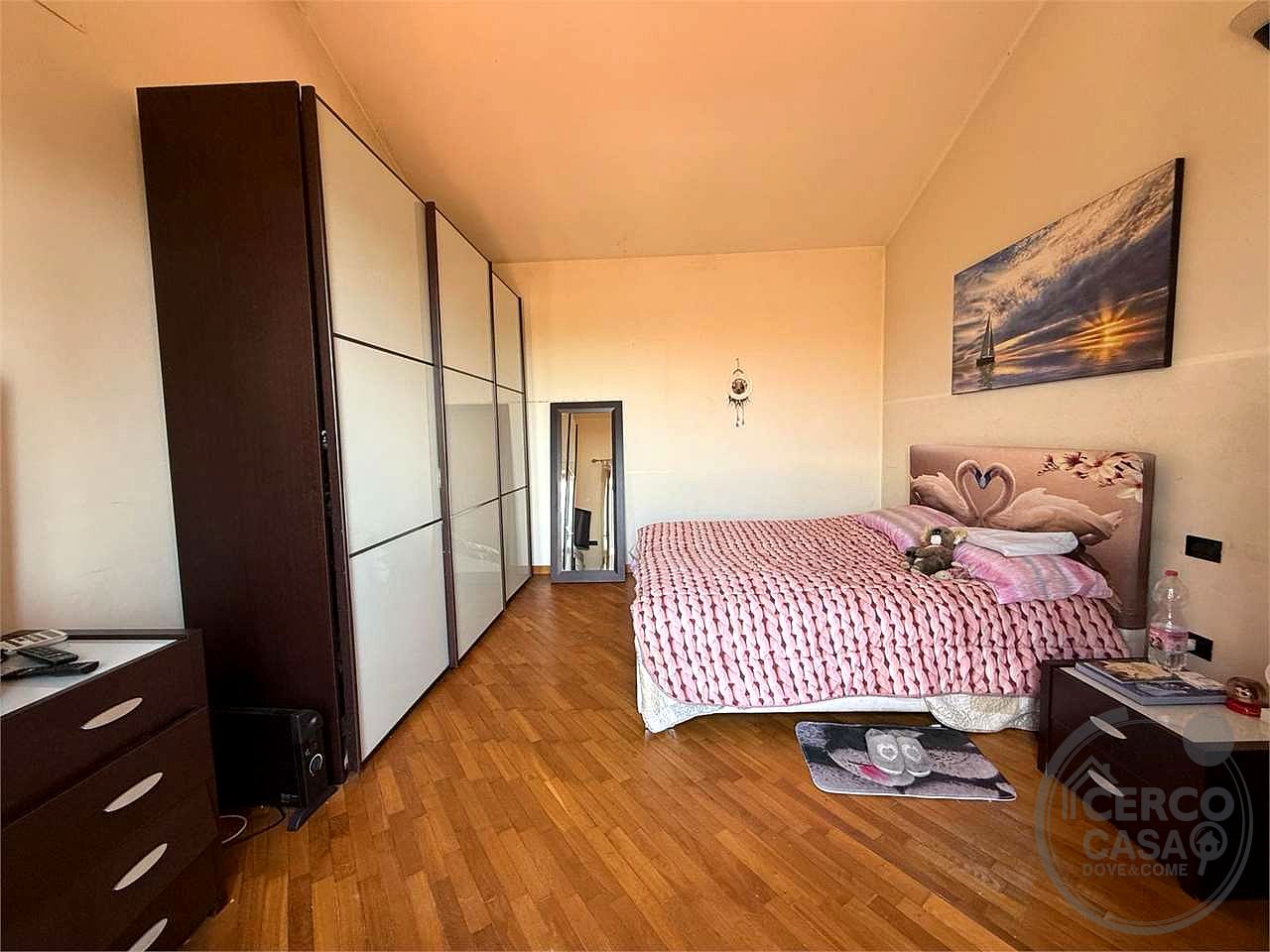 SPELLO - CAPITAN LORETO: VILLA CON DUE UNITA' ABITATIVE E TERRENO CIRCOSTANTE