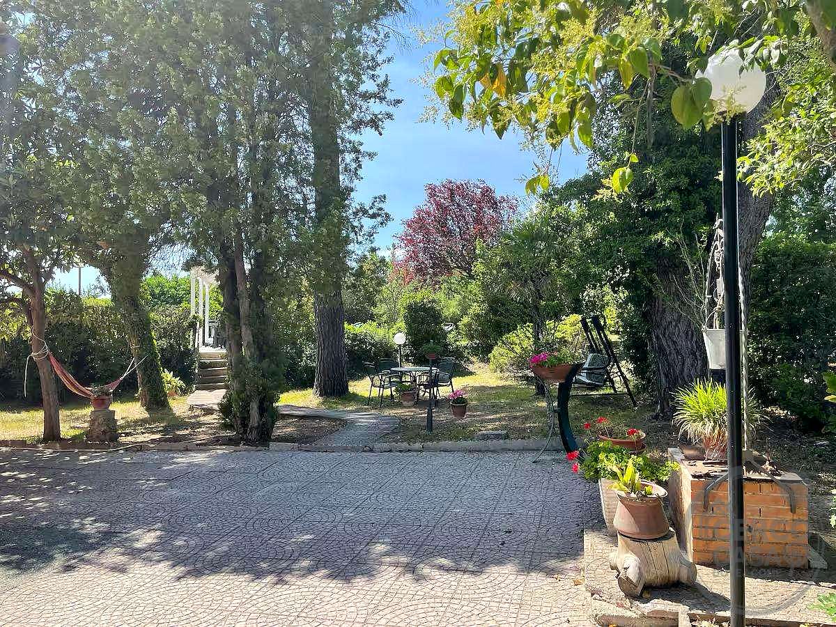 MASSA MARTANA - VILLA SAN FAUSTINO: CASA INDIPENDENTE CON PISCINA