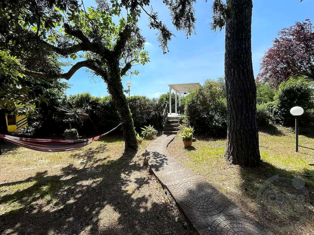 MASSA MARTANA - VILLA SAN FAUSTINO: CASA INDIPENDENTE CON PISCINA
