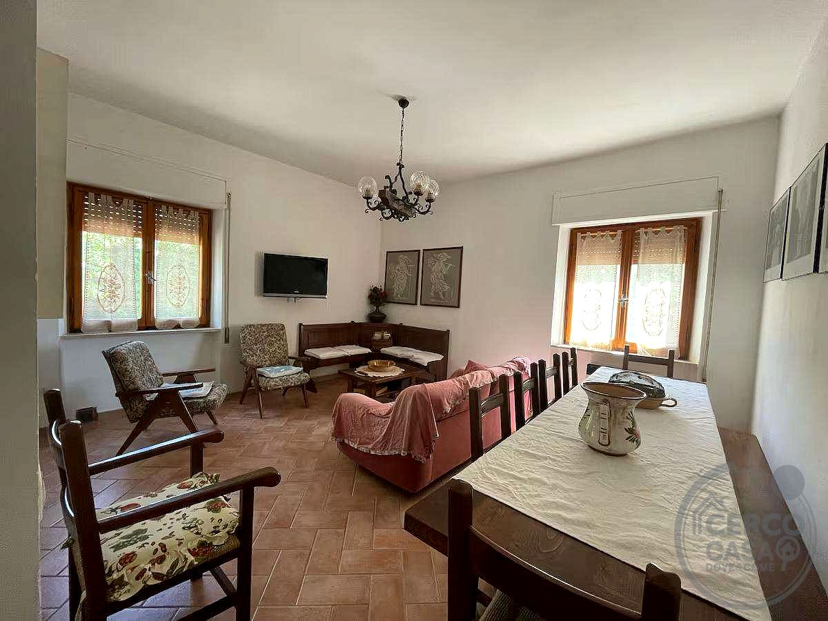 MASSA MARTANA - VILLA SAN FAUSTINO: CASA INDIPENDENTE CON PISCINA