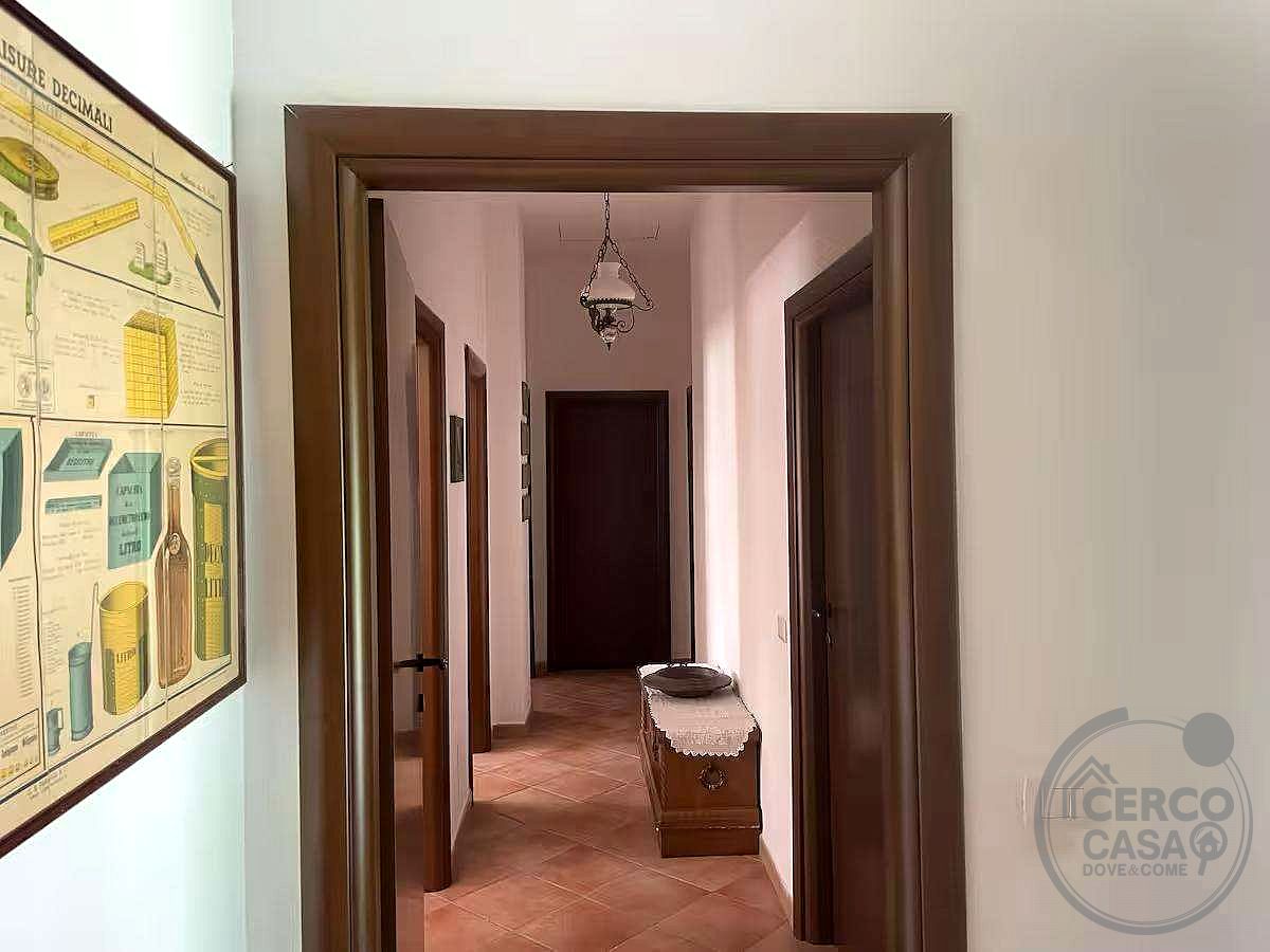 MASSA MARTANA - VILLA SAN FAUSTINO: CASA INDIPENDENTE CON PISCINA