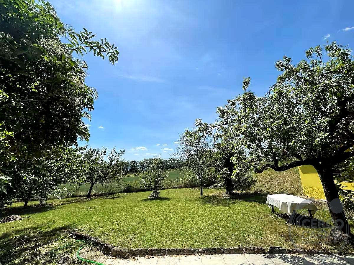 MASSA MARTANA - VILLA SAN FAUSTINO: CASA INDIPENDENTE CON PISCINA