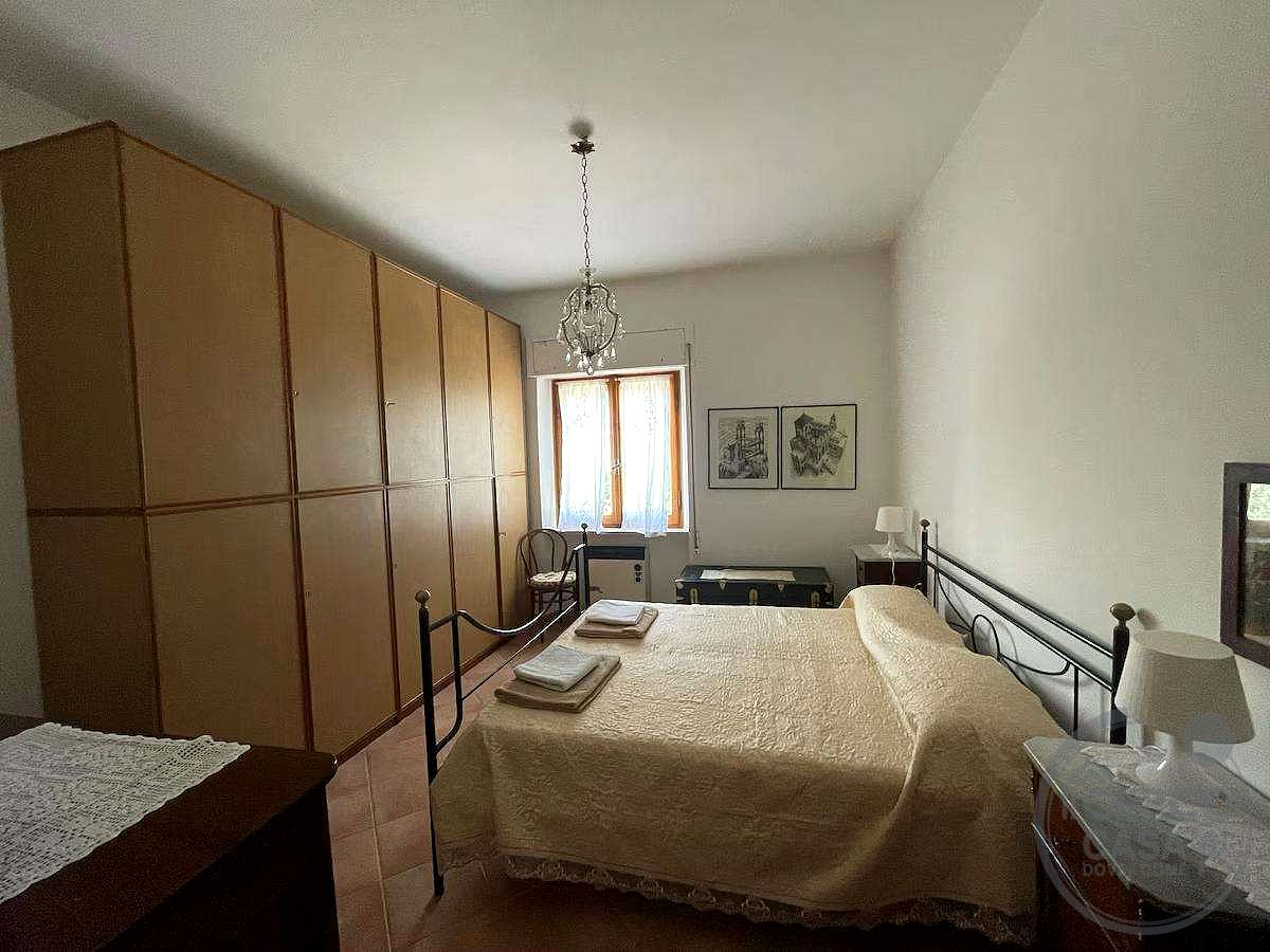 MASSA MARTANA - VILLA SAN FAUSTINO: CASA INDIPENDENTE CON PISCINA