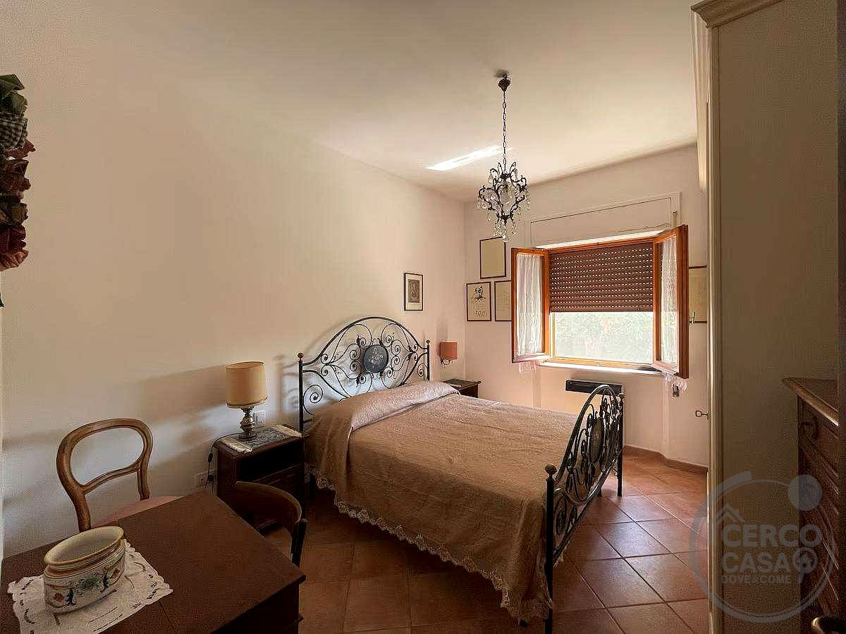MASSA MARTANA - VILLA SAN FAUSTINO: CASA INDIPENDENTE CON PISCINA