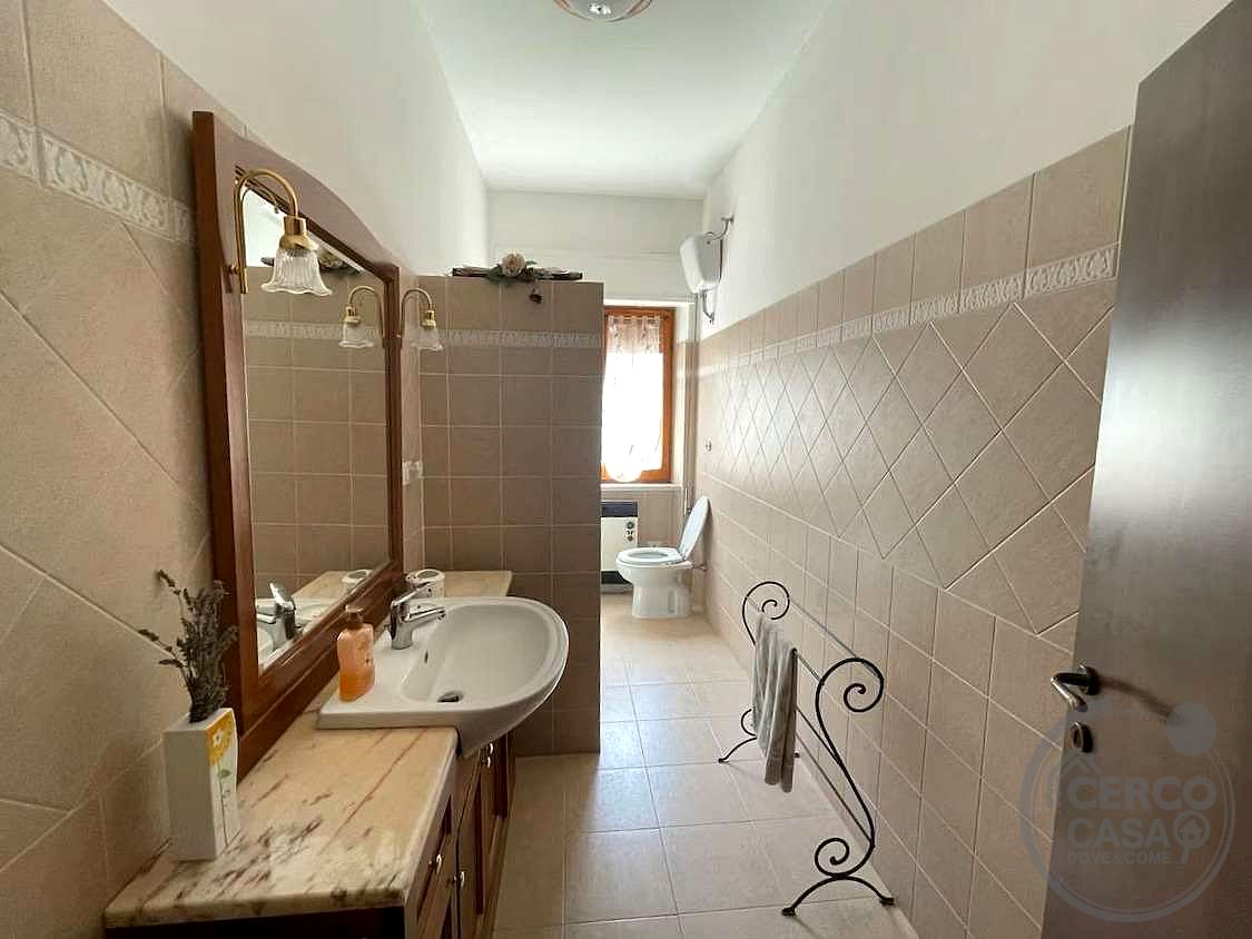MASSA MARTANA - VILLA SAN FAUSTINO: CASA INDIPENDENTE CON PISCINA