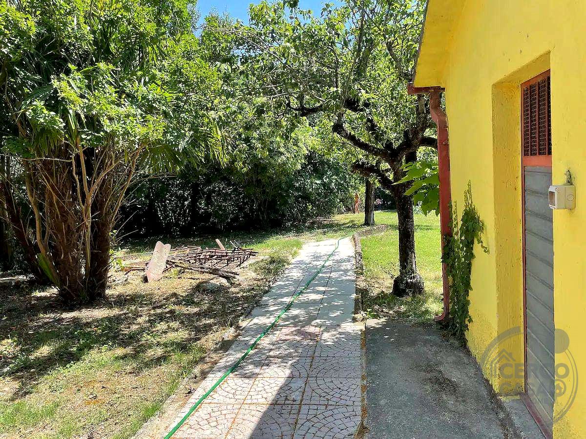 MASSA MARTANA - VILLA SAN FAUSTINO: CASA INDIPENDENTE CON PISCINA