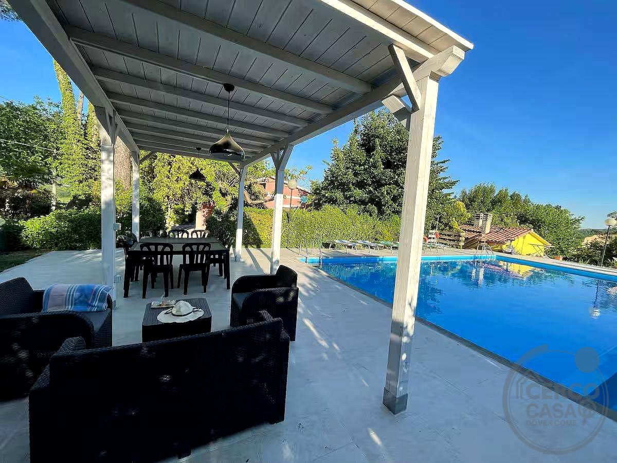 MASSA MARTANA - VILLA SAN FAUSTINO: CASA INDIPENDENTE CON PISCINA