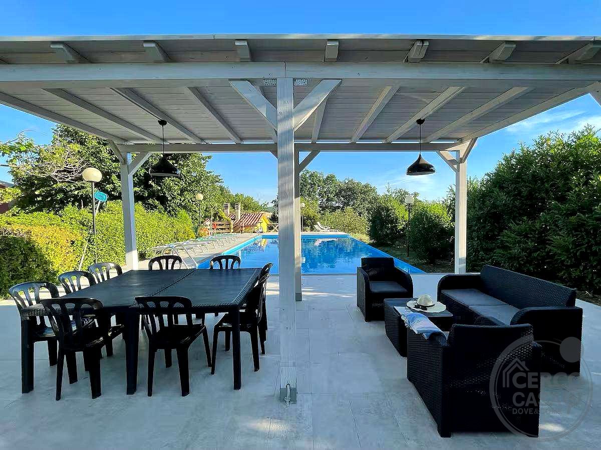 MASSA MARTANA - VILLA SAN FAUSTINO: CASA INDIPENDENTE CON PISCINA