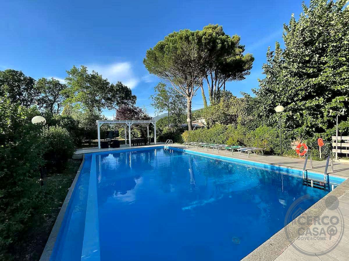 MASSA MARTANA - VILLA SAN FAUSTINO: CASA INDIPENDENTE CON PISCINA