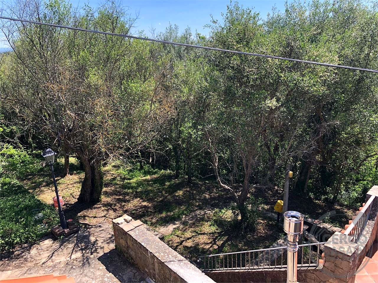 MONTE CASTELLO DI VIBIO - DOGLIO: DUE UNITA' ABITATIVE CON GIARDINO E TERRENO