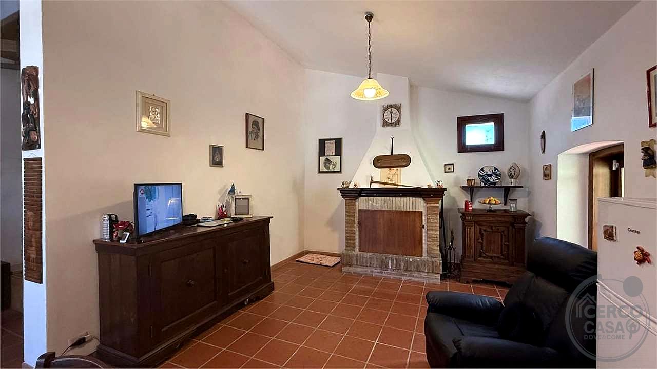 GIANO DELL'UMBRIA: CIELO-TERRA IN PIETRA CON CORTE ESCLUSIVA E DEPENDANCE